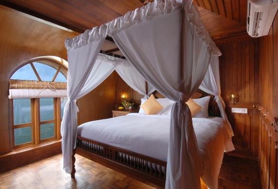 Punnamada Backwater Resort